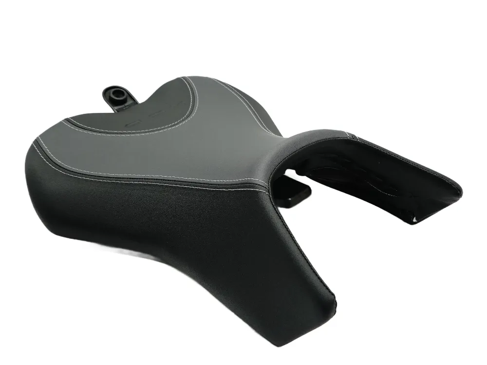 Suzuki Original Premium Sitz - GSX-8S / GSX-8R - 45100-25L10-CPF