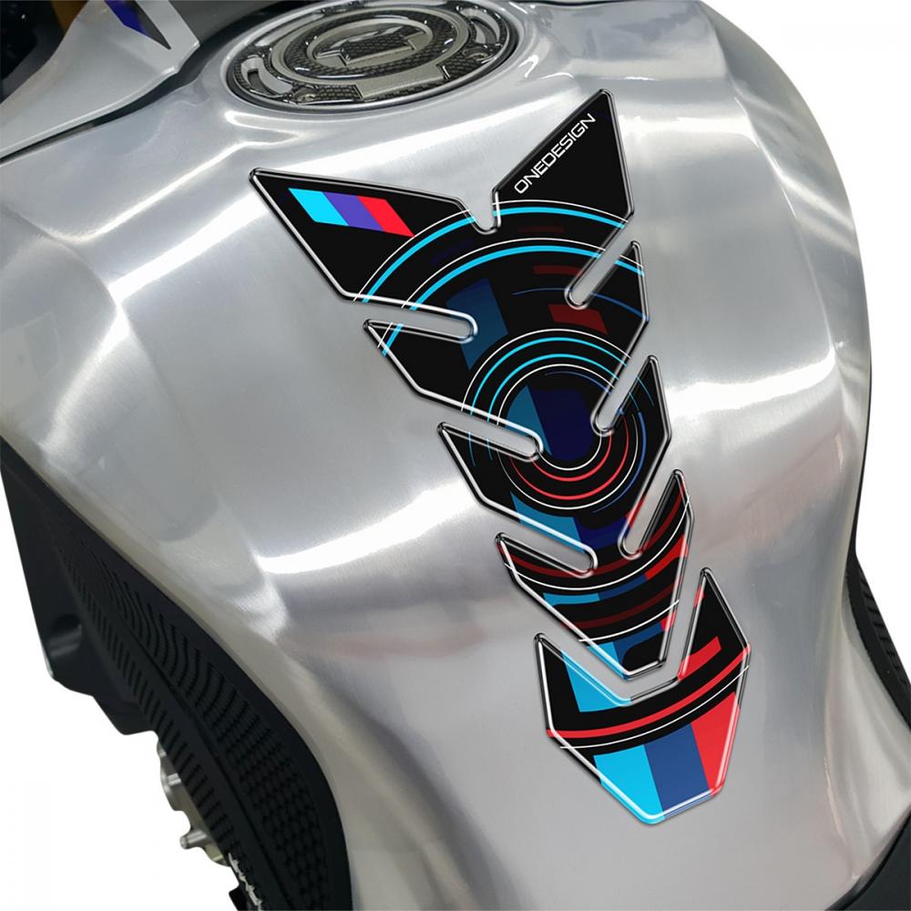 OneDesign Tankpad Black Edition "schwarz-blau-rot" Design - Universal