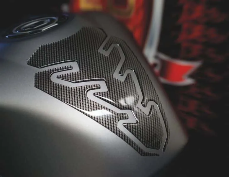 default4vsLpwGQsbP1U PUIG TANK PAD VIOLENT F/CARBON - 5519C