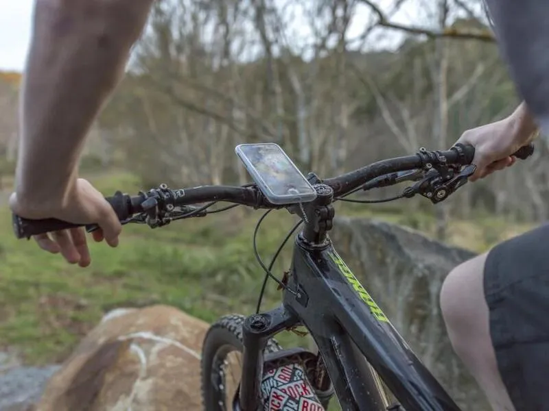 Quad Lock MAG Wetterschutz / Regen Schutzhülle für Samsung Galaxy S22