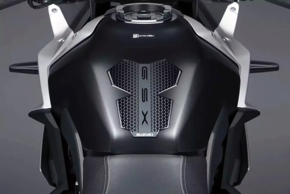 Suzuki Original Tankpad / Tankaufkleber - GSX-8S / GSX-8R - 99180-25L01-000