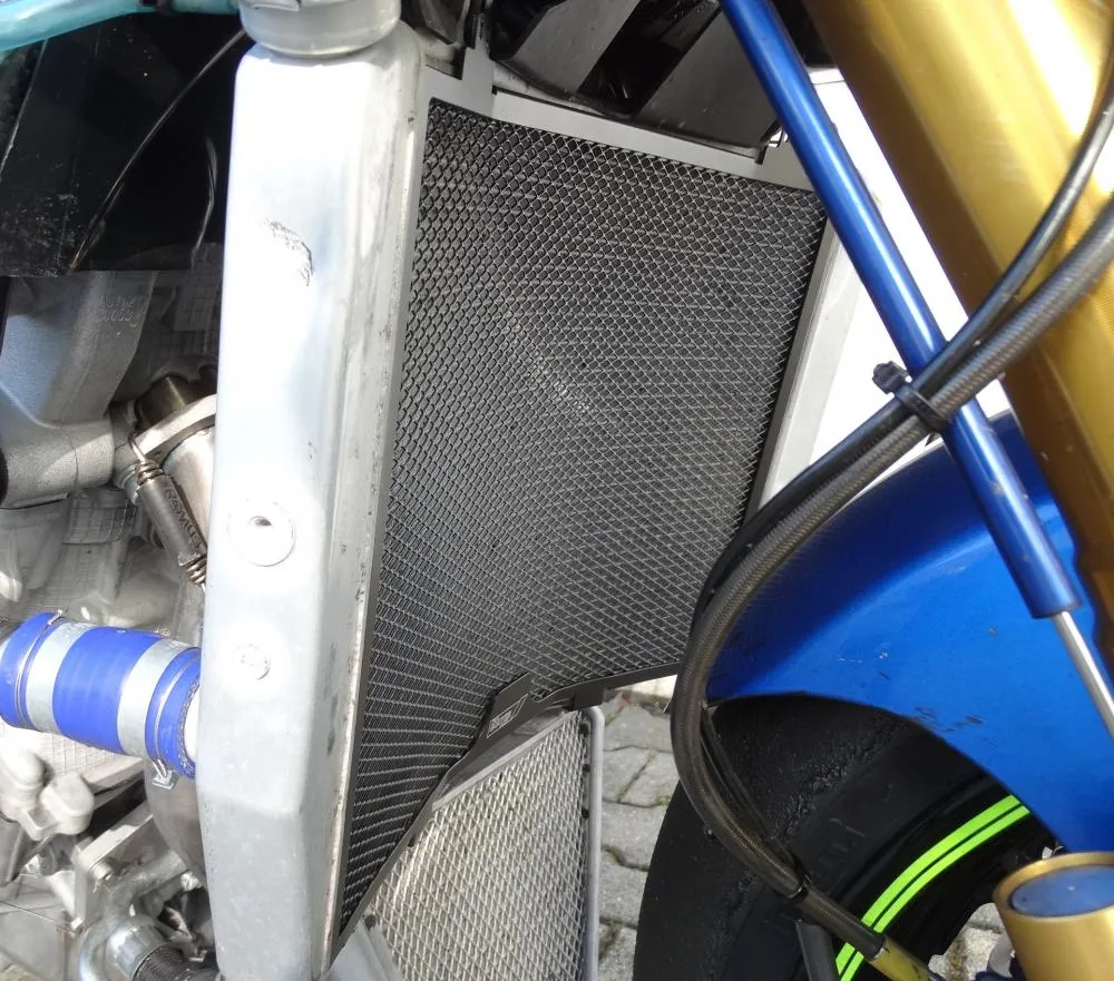 Kuehlerschutzgitter_Schwarz_Suzuki_GSXR_1000_2017_am_Motorrad Racing Kühlerschutzgitter schwarz Suzuki GSX-R 1000 2017-