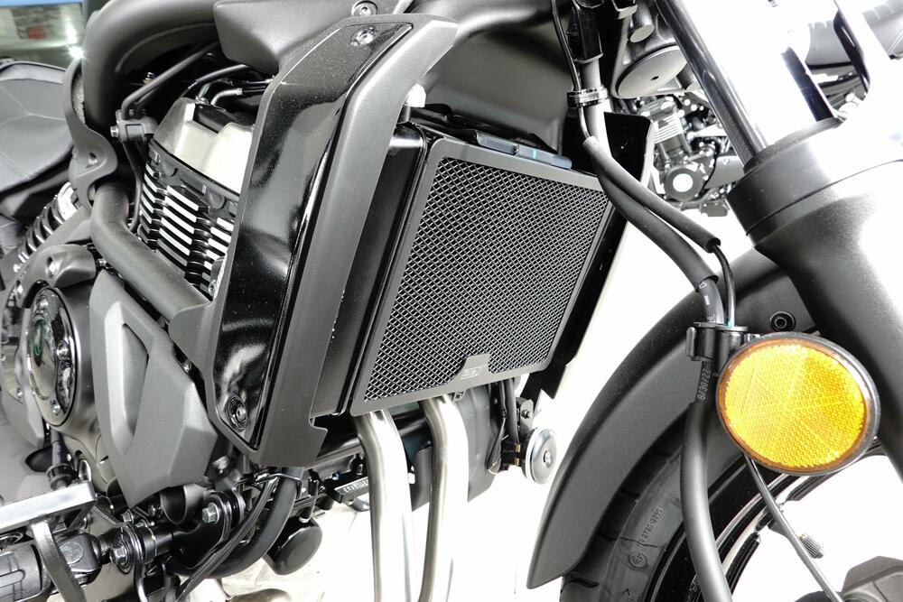 TMP-Kuehlerschutzgitter-schwarz-Kawasaki-Vulcan-S-650-Cafe-2015-22-am-Motorrad