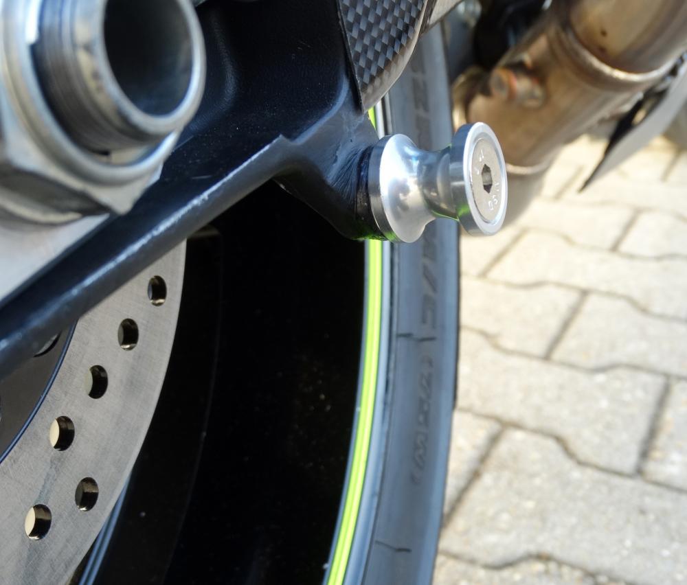 Staenderaufnahmen_M8_silber_am_Fahrzeug Ständeraufnahmen Bobbins M8 silber