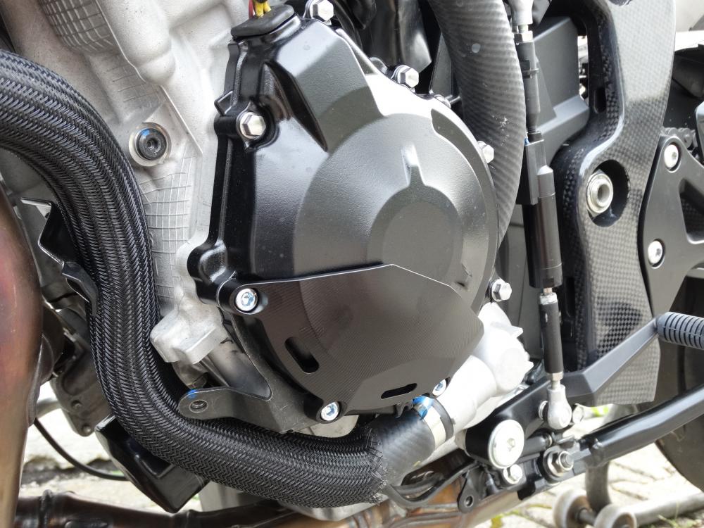 Team_Mayer_Parts_Motorschutzdeckel_Alu_schwarz_links_Suzuki_GSXR_1000_2017_ Racing Factory CNC Motordeckelschutz Set schwarz Suzuki GSX-R 1000 /R 2017-