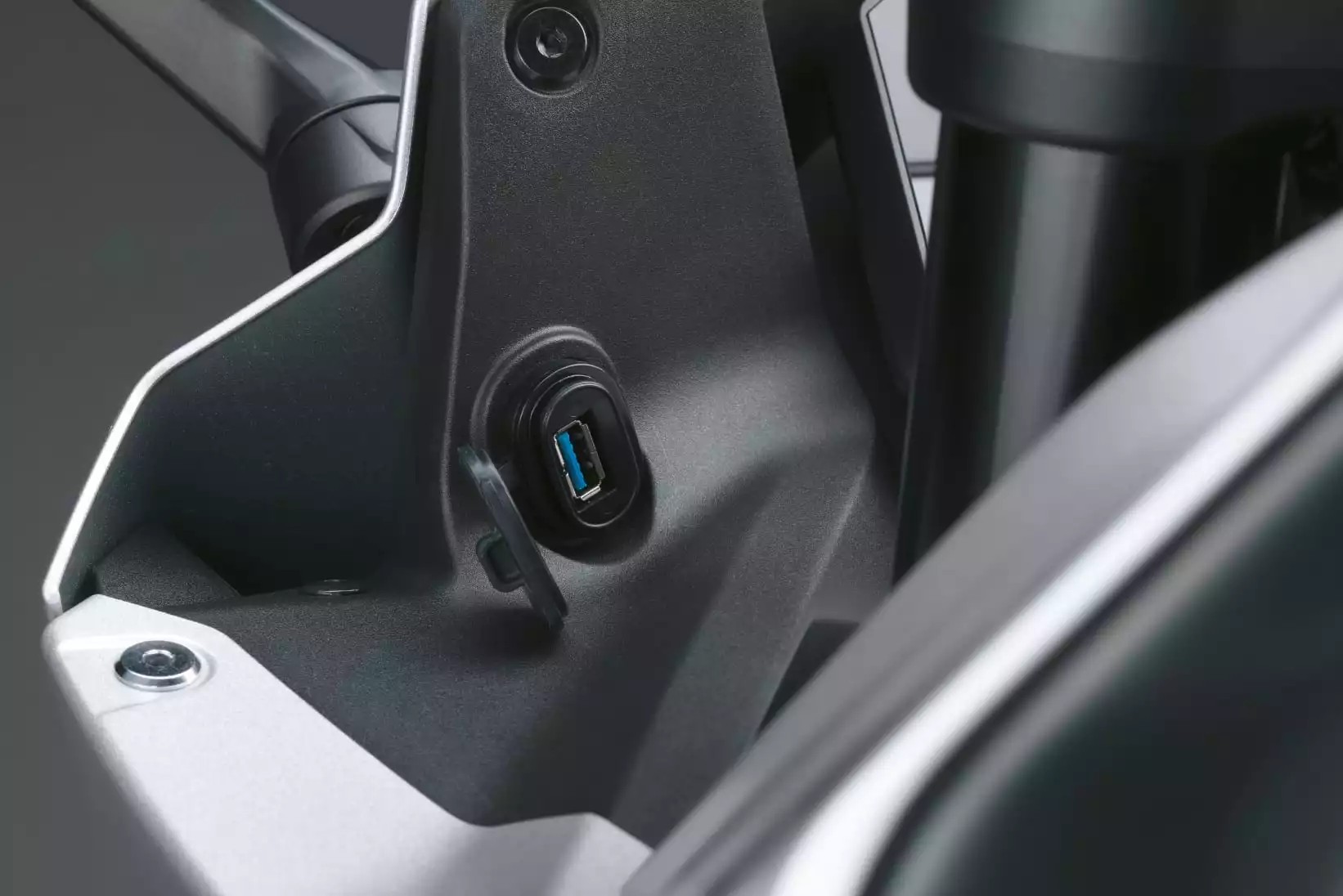 Suzuki-Original-USB-Steckdose-GSX-8R-39100-25820-000 Suzuki Original USB Steckdose - GSX-8R - 39100-25820-000