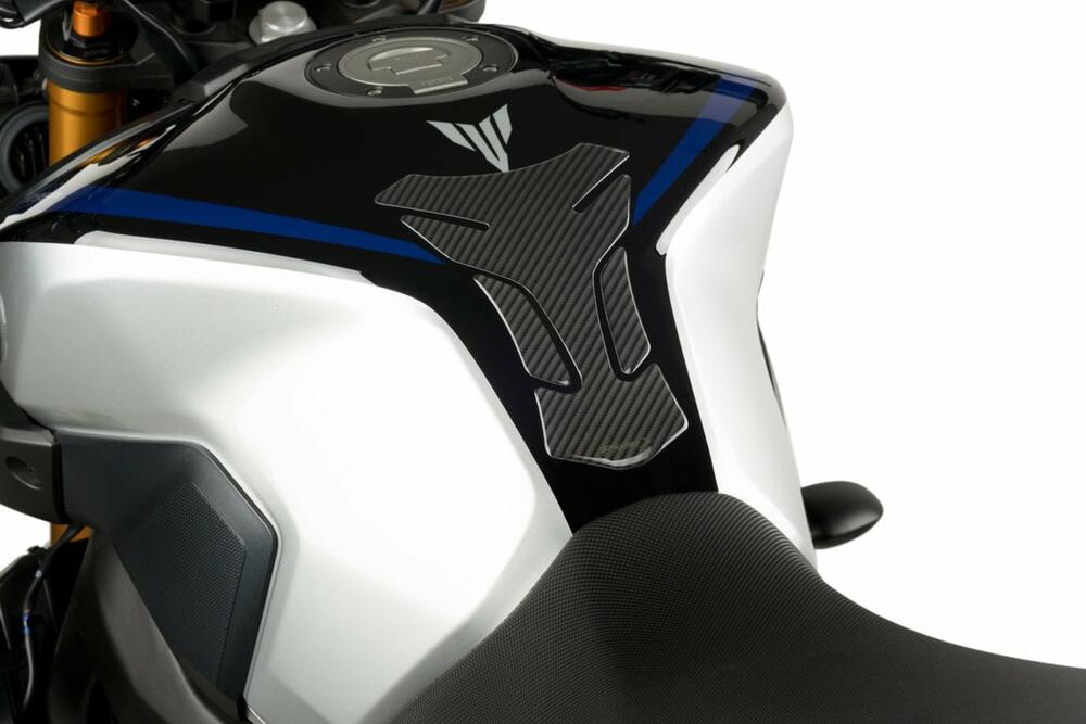 PUIG TANK PAD DREI C/CARBON LOOK - 3075C