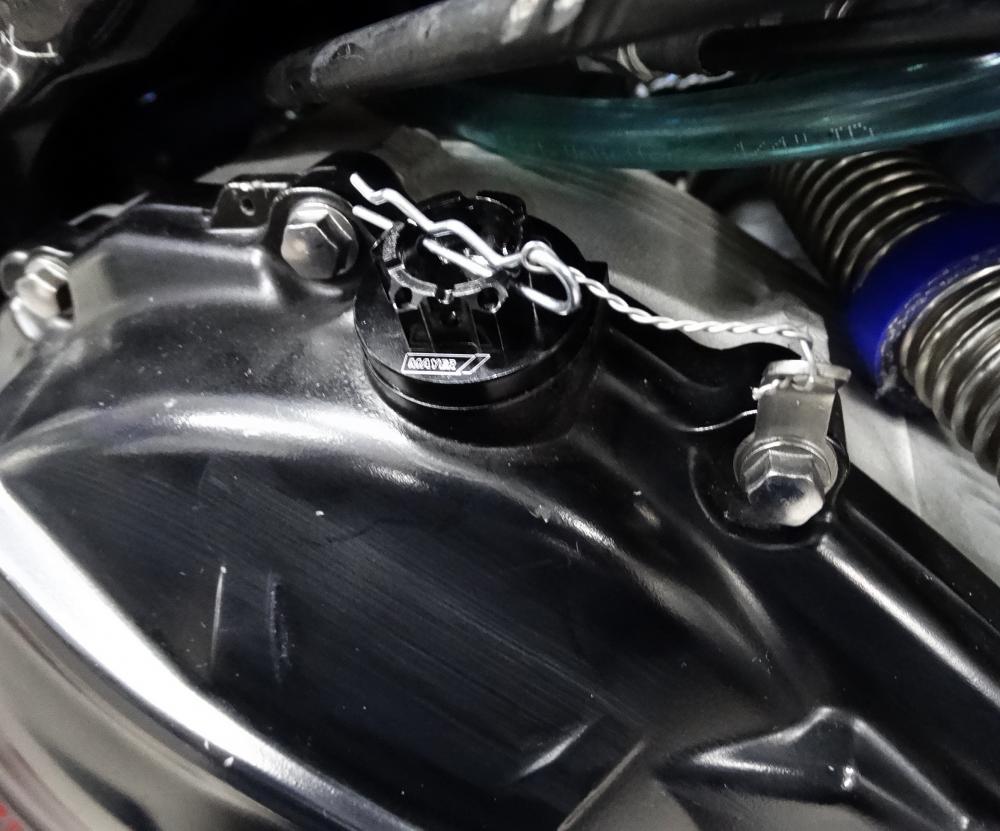 Racing_CNC_Oeleinfuellschraube_schwarz_mit_splint Racing CNC Öleinfüllschraube schwarz M27x3 mm Yamaha