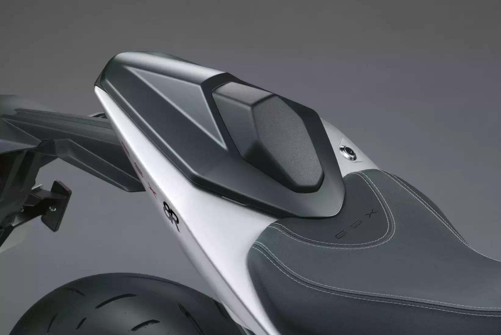 Suzuki Original Sitzbankabdeckung schwarzmatt - GSX-8S / GSX-8R - 45500-25800