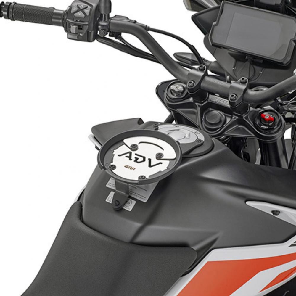 Givi_Tanklock_Befestigungsring_BF51_fuer_Tankrucksaecke___KTM_Adventure_390_790_890_2019___7982_2 Givi Tanklock Befestigungsring BF51 für Tankrucksäcke - KTM Adventure 390 790 890 2019-