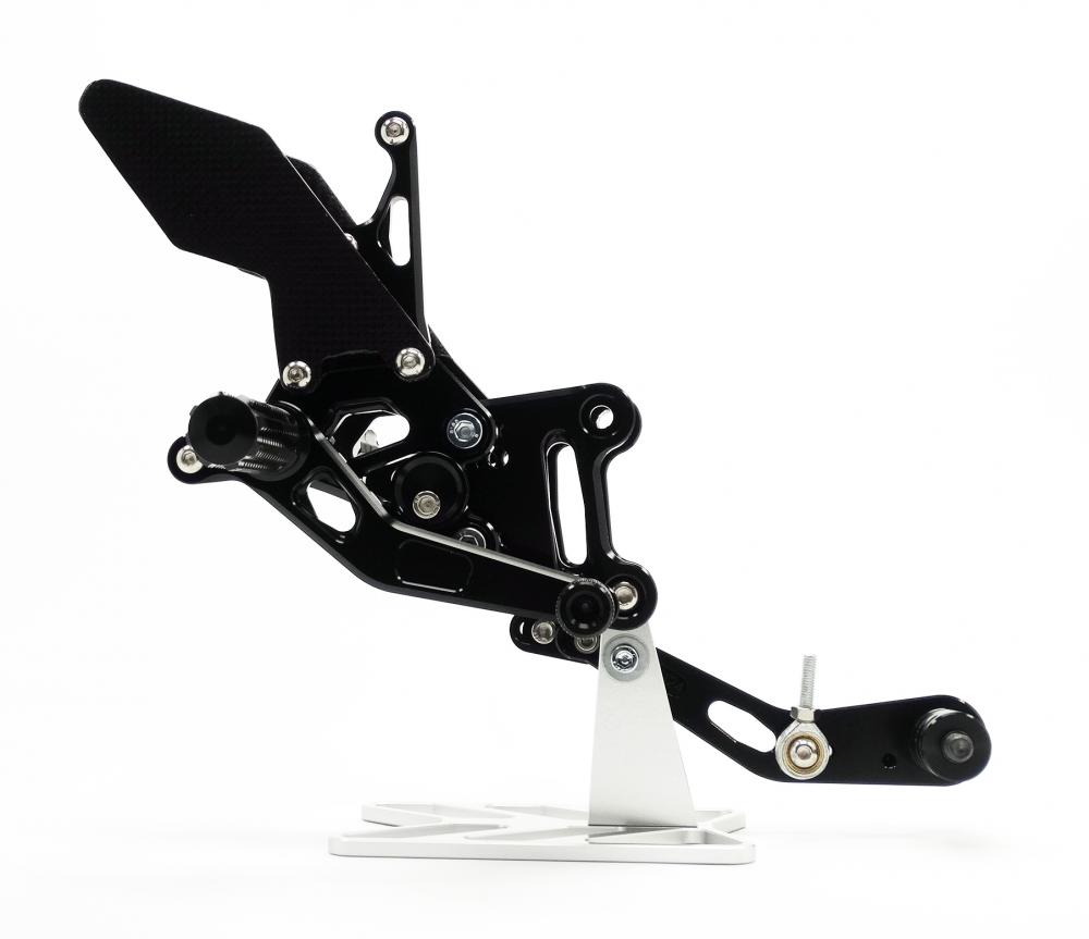 TMP_Fussrastenanlage_Suzuki_GSX_R_1000_2017_rechte_ansicht TMP Racing Fußrastenanlage Factory schwarz Suzuki GSX-R 1000 /R 2017-