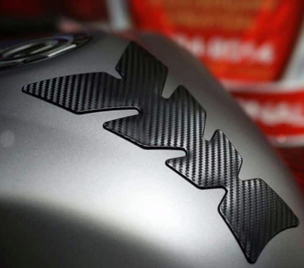 OneDesign_Tankpad_Softtouch_Carbon_Design_Universal_am_Motorrad_6761 OneDesign Tankpad Moon Soft Touch Carbon matt Design Universal