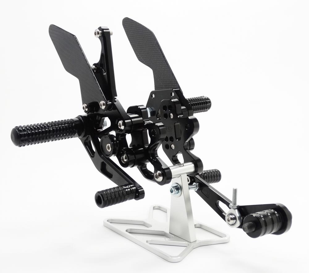 TMP_Fussrastenanlage_Suzuki_GSX_R_600_750_2011__rechte_mitte_ansicht TMP Racing Fußrastenanlage Factory schwarz Suzuki GSX-R 600 750 2011-