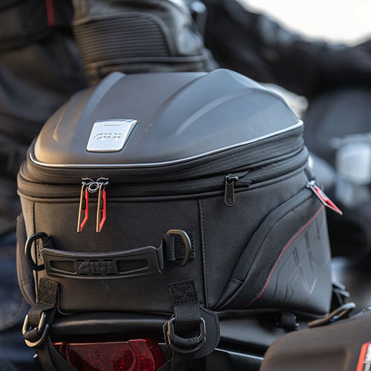 Givi_Sport_T_ST607B_Erweiterbare_Hecktasche_fuer_Sportliche_Motorraeder___22_26_Liter_4 Givi Sport-T ST607B Erweiterbare Hecktasche für Sportliche Motorräder - 22-26 Liter