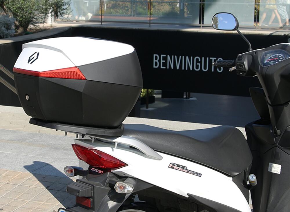 Furchtlos-SHIELD-S-Luxe-Topcase-35-Liter-weiss-rot-FU02TCUP000S25EX-100007-am-Roller