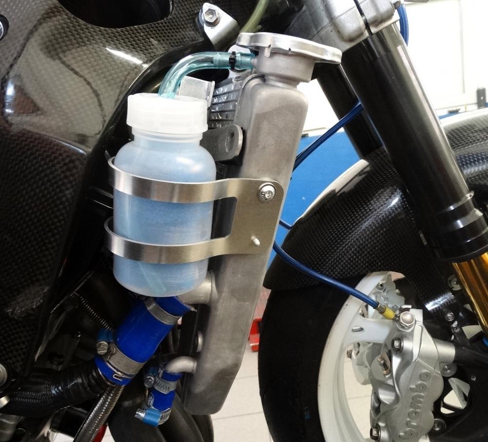 _Ebay_20neu_202014RacingFlaschenhalterK_C3_BChlerausgleichsbeh_C3_A4lter_20am_20motorrad_20gsxr600_202006_