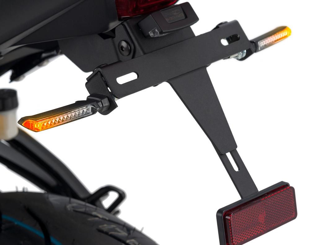 Puig_Sequenzielle_LED_Blinker_Thin_9624N_am_Motorrad Puig Sequenzielle LED Blinker Set Thin, schwarz, Glas klar, ABE, 76x12 mm