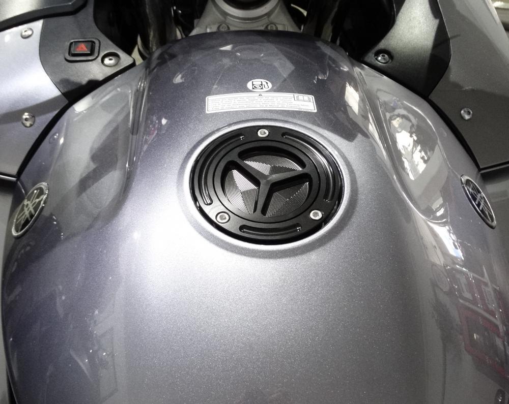 Racing_Tankdeckel_Yamaha_schwarz_4 Racing Tankdeckel schwarz 3 Loch Verschraubung Yamaha