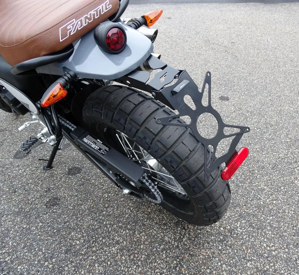 Fantic_Original_Caballero_Kennzeichenhalter_Sport___Caballero_Scrambler_Rally_05384005_am_Motorrad Fantic Original Caballero Kennzeichenhalter Sport - Caballero Scrambler 125 / 250 / 500 | Rally 500