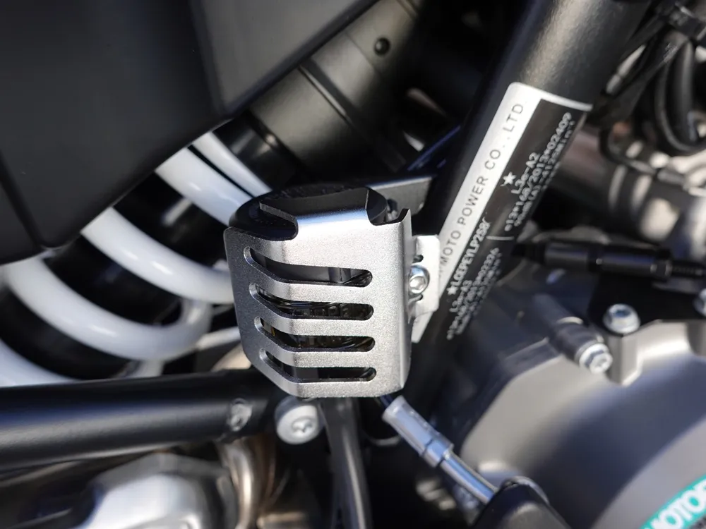 CFMoto Schutzabdeckung Ausgleichsbehälter hinten am Sitz - MT 800 / MT-X 800 - CF-6WWV-802400-5000